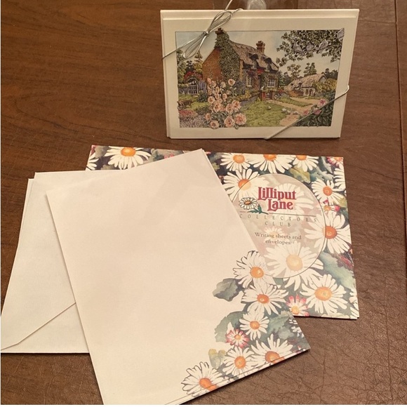Bundle “The Cottages of Lilliput Lane” with Hardcover Dust Jacket & Stationery! - Picture 14 of 16